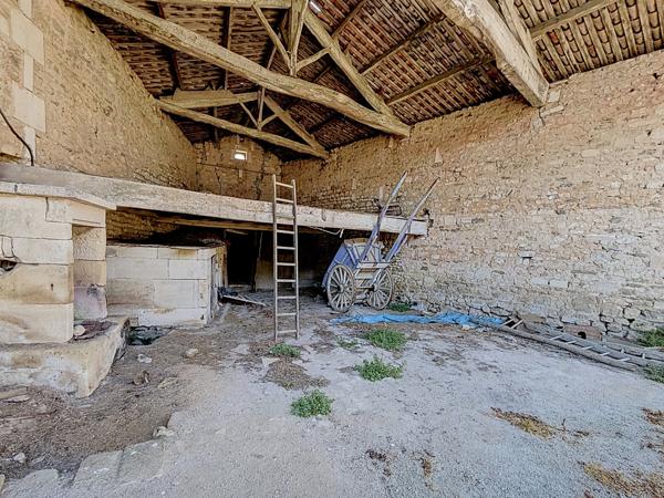 Champmillon : Maison en pierre à rénover