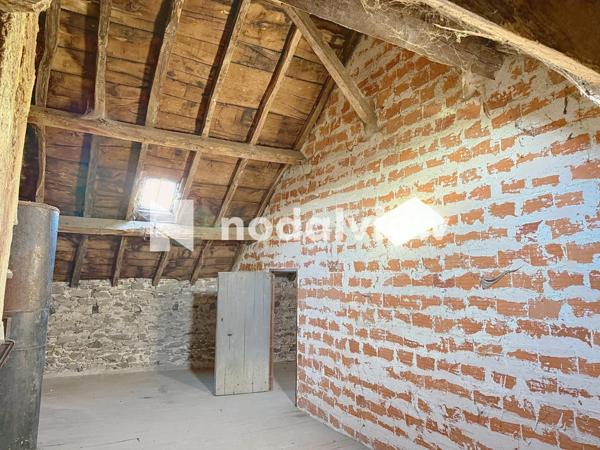 Maison de village à rénover d'environ 130 m² avec en plus 65 m² de combles aménageables.