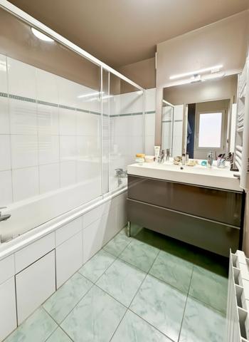 Appartement
         3 pièces
        - 71 m² Exclusivité 225 000 € *