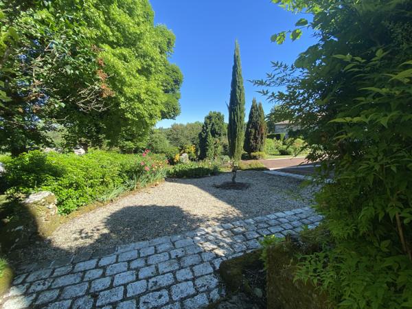 Élégante demeure de caractère du XIX° siècle au cœur d'un parc paysager