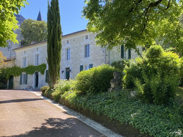 Élégante demeure de caractère du XIX° siècle au cœur d'un parc paysager