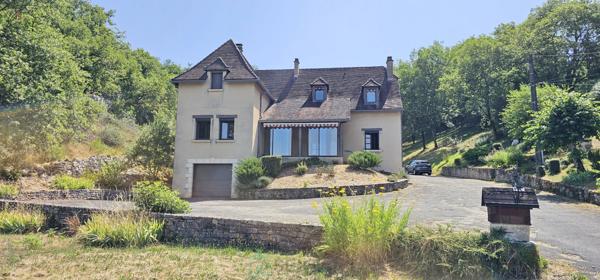 A Souillac maison de 173 m² au calme avec une belle vue sur la vallée de la Dordogne.