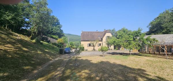 A Souillac maison de 173 m² au calme avec une belle vue sur la vallée de la Dordogne.