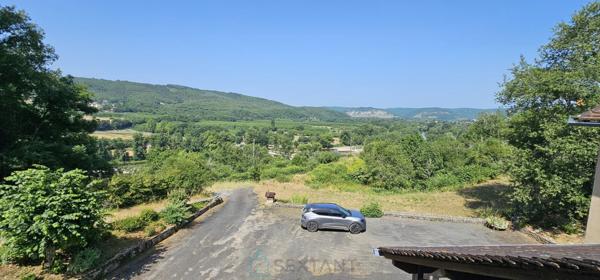 A Souillac maison de 173 m² au calme avec une belle vue sur la vallée de la Dordogne.