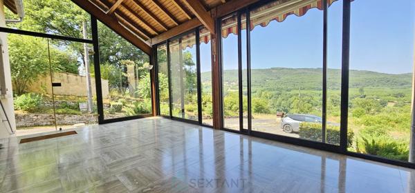 A Souillac maison de 173 m² au calme avec une belle vue sur la vallée de la Dordogne.