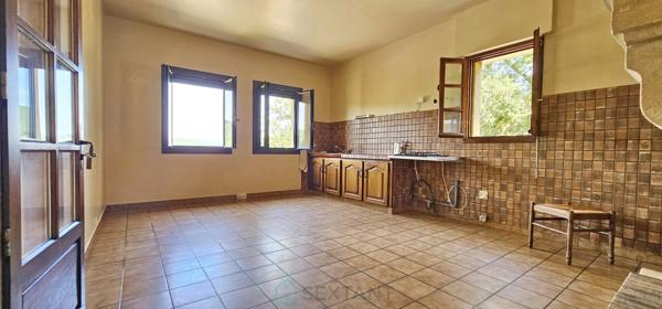 A Souillac maison de 173 m² au calme avec une belle vue sur la vallée de la Dordogne.