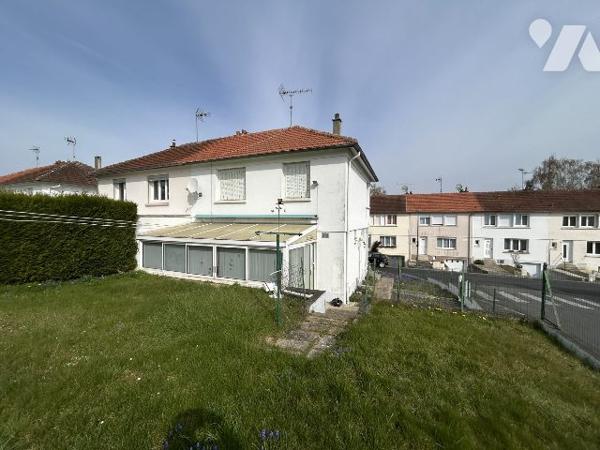 maison semi mitoyenne sur sous-sol avec jardin