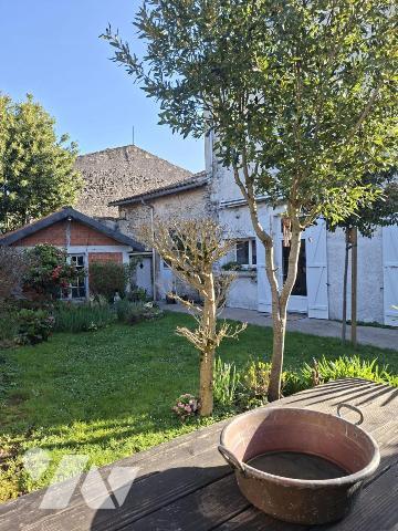 CENTRE CELLES SUR BELLE, maison de ville 