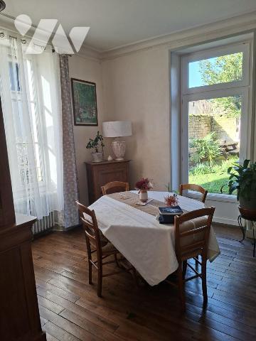 CENTRE CELLES SUR BELLE, maison de ville 