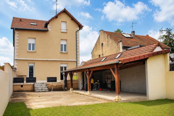 BIEN RARE A DOLE: Maison Bourgeoise aux volumes exceptionnels
