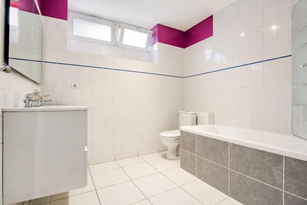 BIEN RARE A DOLE: Maison Bourgeoise aux volumes exceptionnels