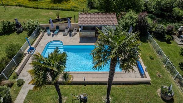 Maison ancienne - Gourdon Secteur GOURDON - Site privilégié pour cette Propriété avec gites et piscine sur 1ha