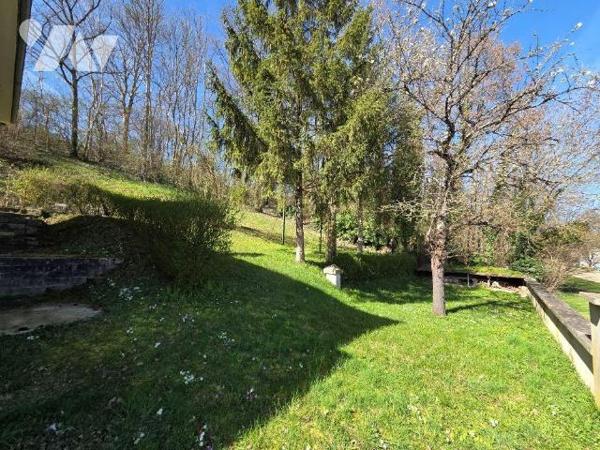 A VENDRE sur la commune de BAR SUR SEINE (10110), une maison d'habitation des années 60, élevée...