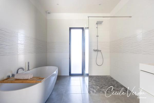 Maison moderne haut de gamme 226 m2 à vendre Bergerac - 9 pièces - 4 chambres - piscine