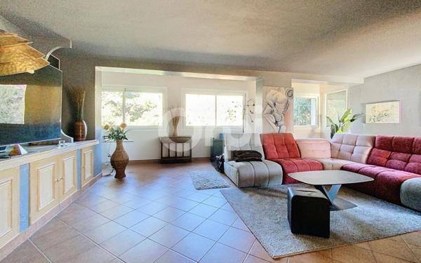 Maison à vendre    8 pièces •  Roquebrune-sur-Argens