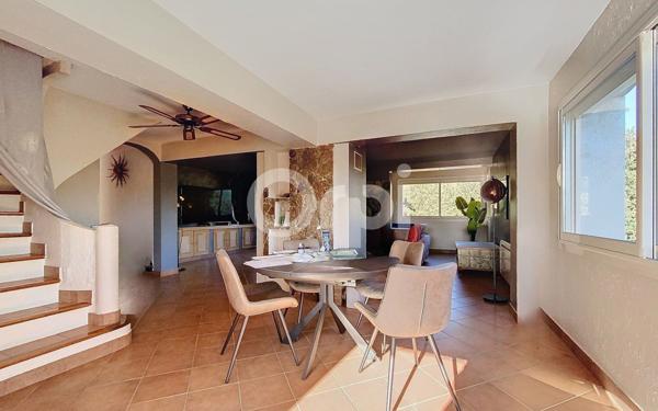 Maison à vendre    8 pièces •  Roquebrune-sur-Argens