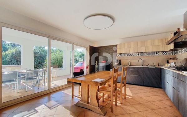 Maison à vendre    8 pièces •  Roquebrune-sur-Argens