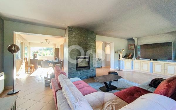 Maison à vendre    8 pièces •  Roquebrune-sur-Argens