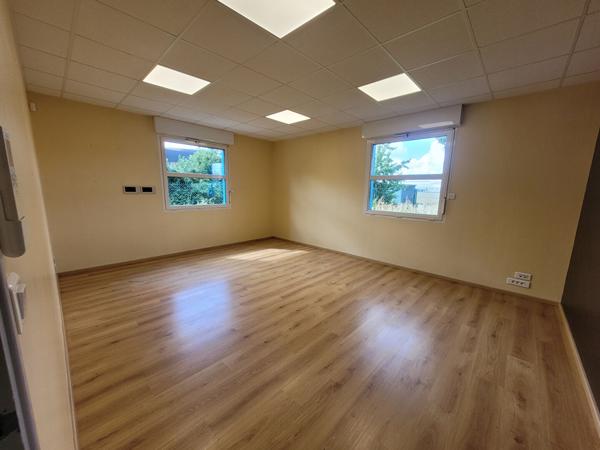 A VENDRE - LOCAL D'ACTIVITÉ 1 050 m² La Chevrolière - TOURNEBRIDE