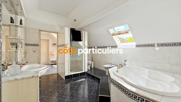Vente Maison283,81 m² - 8 Pièces - SANTENY (94440)