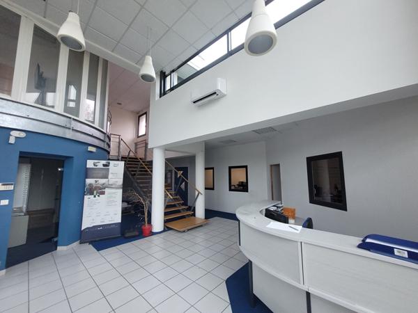 A VENDRE, ou A LOUER - Cugand - Bureaux 500 m² + Garage 95 m²