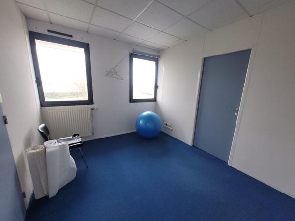 A VENDRE, ou A LOUER - Cugand - Bureaux 500 m² + Garage 95 m²