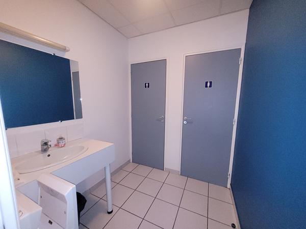 A VENDRE, ou A LOUER - Cugand - Bureaux 500 m² + Garage 95 m²