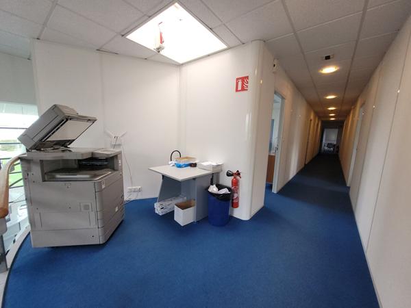 A VENDRE, ou A LOUER - Cugand - Bureaux 500 m² + Garage 95 m²