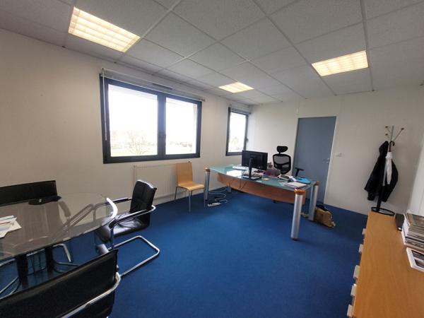 A VENDRE, ou A LOUER - Cugand - Bureaux 500 m² + Garage 95 m²