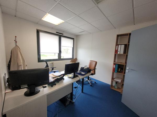 A VENDRE, ou A LOUER - Cugand - Bureaux 500 m² + Garage 95 m²