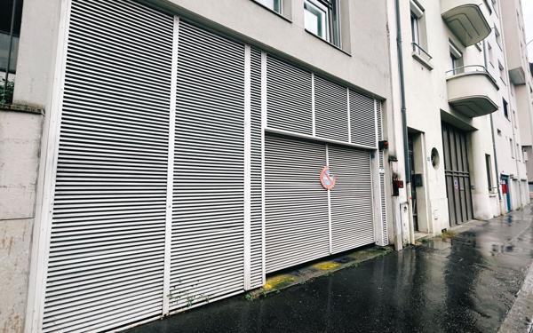 Stationnement à louer