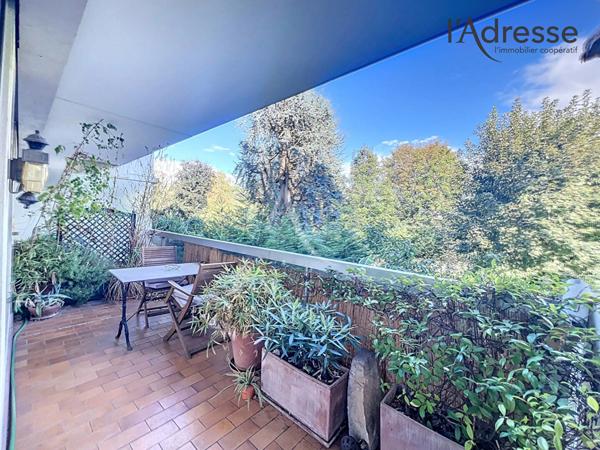 Appartement 4 pièces 3 chambres - sans à vis - -de 8 minutes du t2/L - commerces aux pieds -gardien -arboré- parquet massif - climatisation