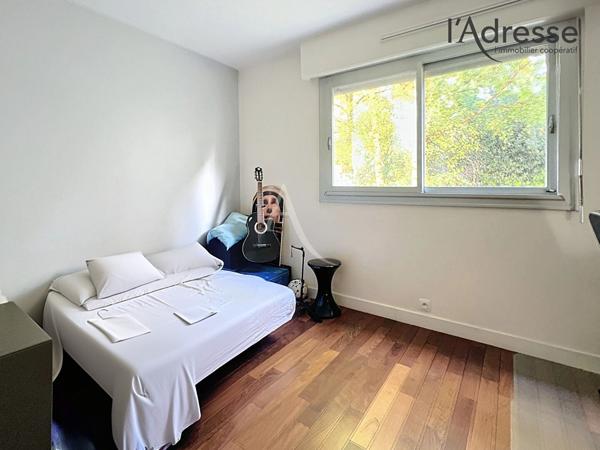 Appartement 4 pièces 3 chambres - sans à vis - -de 8 minutes du t2/L - commerces aux pieds -gardien -arboré- parquet massif - climatisation