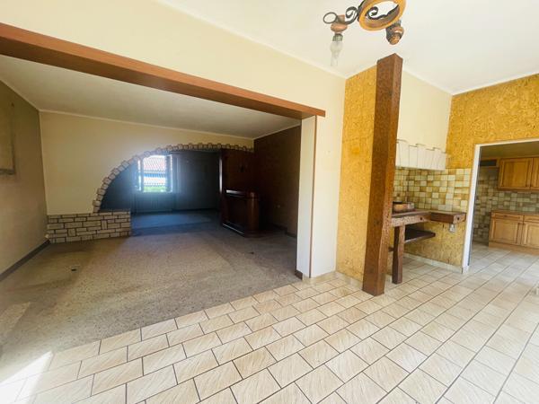 33700 Mérignac  A vendre appartement T3 à rénover avec terrasse et jardin