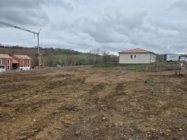 L'ISLE JOURDAIN - TERRAIN VIABILISE DE 1150 m2
