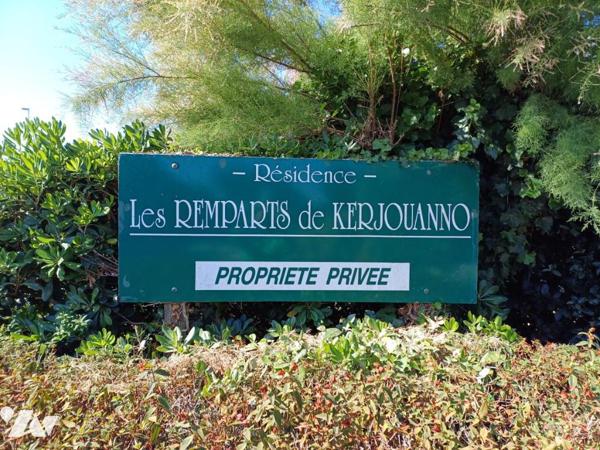 A VENDRE à ARZON (56) FACE MER - APPT en duplex de 71,02m2 + cave et garage double