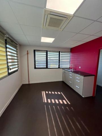 Laval Bureaux 68 m2