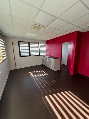 Laval Bureaux 68 m2