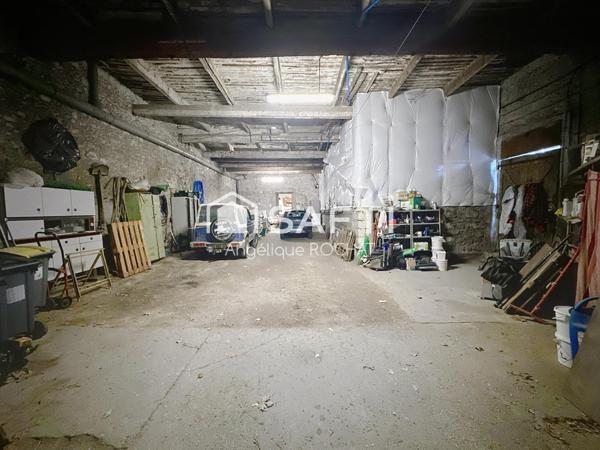 Grande Vigneronne avec 5 chambres un grand garage de + 100m2 et une piscine au centre de Magalas