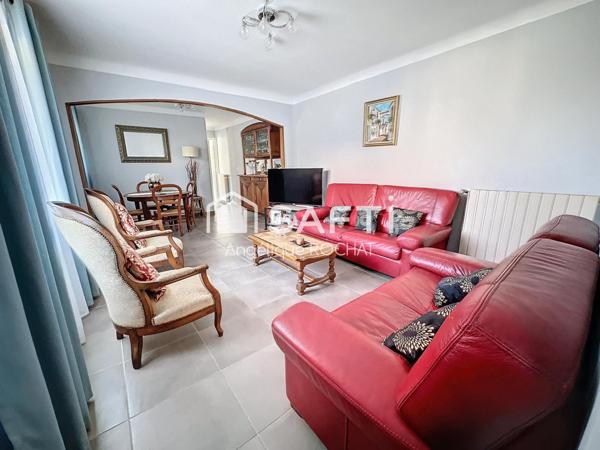 Grande Vigneronne avec 5 chambres un grand garage de + 100m2 et une piscine au centre de Magalas