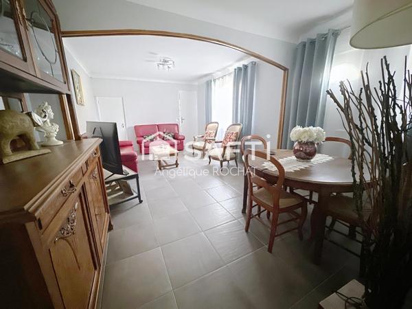 Grande Vigneronne avec 5 chambres un grand garage de + 100m2 et une piscine au centre de Magalas