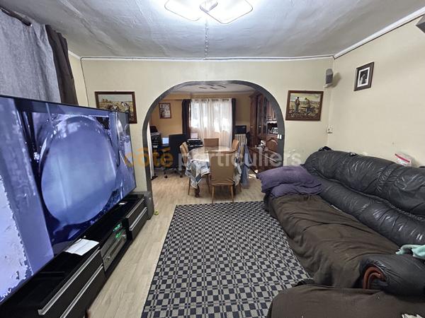 Vente
                Immeuble341 m² - 17 Pièces -
                    ATHIS MONS (91200)