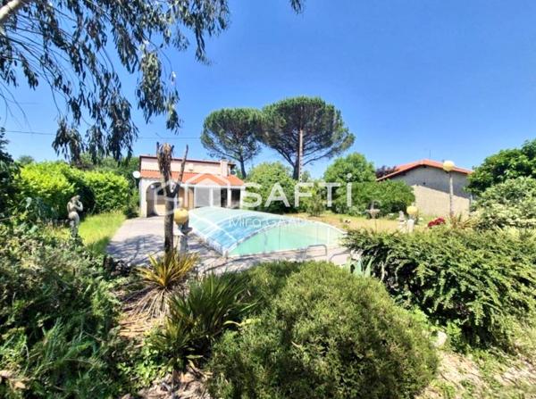 Grande maison familiale T4 + T2 avec 8000 m2 terrain et piscine