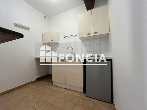 Location Studio 28.38 m² - 18 RUE BEC DE LIEVRE Nimes 30000