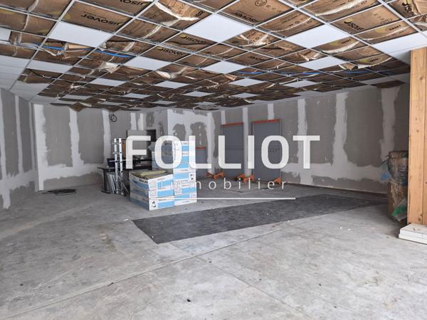 A LOUER - LOCAL COMMERCIAL de 100 m² AVEC BEL EMPLACEMENT ET GRANDE VISIBILITÉ