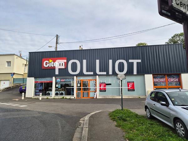 A LOUER - LOCAL COMMERCIAL de 100 m² AVEC BEL EMPLACEMENT ET GRANDE VISIBILITÉ
