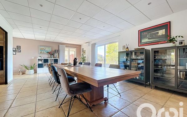 Maison à vendre    7 pièces •  Théza