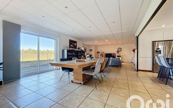 Maison à vendre    7 pièces •  Théza