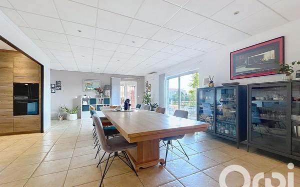 Maison à vendre    7 pièces •  Théza