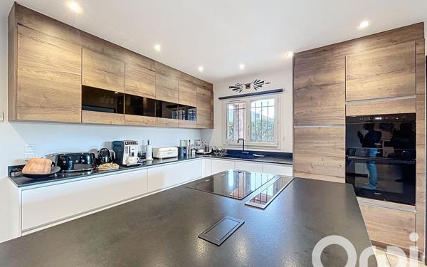 Maison à vendre    7 pièces •  Théza